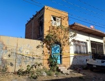 Al intentar entrar, elementos de la Dirección de Protección Civil y Bomberos de Zapopan se toparon con una puerta obstruida por una persona que estaba inconsciente. ESPECIAL / PC ZAPOPAN