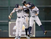 Los jardineros de los Yankees, Alex Verdugo, Trent Grisham y Juan Soto celebran la victoria. EFE/A. Davis