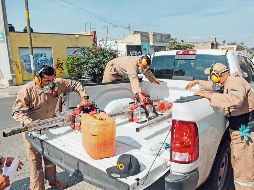 Las brigadas de la Secretaría de Salud en Jalisco tienen una campaña permanente de fumigación para evitar la propagación del mosquito transmisor de la enfermedad. EL INFORMADOR