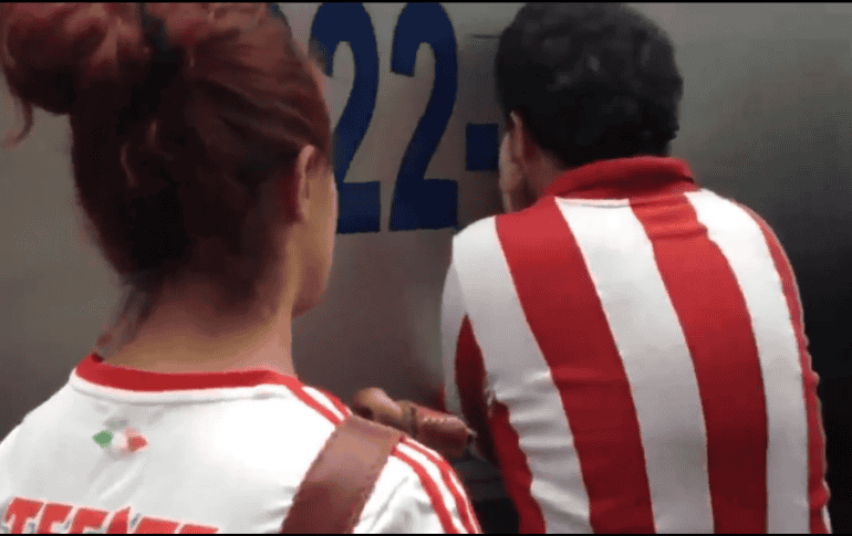 Este famoso aficionado del Rebaño no lloraba por una derrota de su equipo. ESPECIAL.