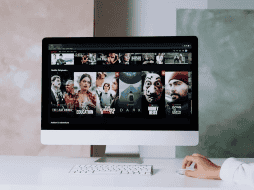 Una de las primeras plataformas que incursionó en el servicio de video fue Netflix. Pexels/@cottonbro studio