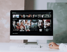 Una de las primeras plataformas que incursionó en el servicio de video fue Netflix. Pexels/@cottonbro studio