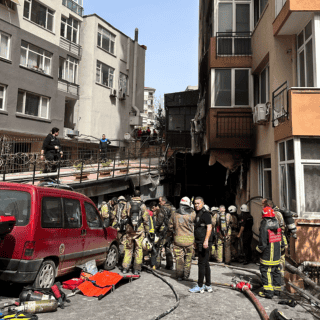 Incendio en edificio de Estambul deja más de 20 muertos