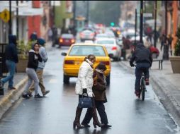 Se recomienda a la población resguardarse del frío para evitar sufrir enfermedades respiratorias. EFE/ Archivo