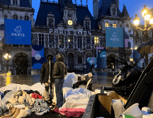 Trabajadores asistenciales temen que la medida sea el comienzo de un operativo más amplio para expulsar a migrantes y a otras personas que están durmiendo en la calle. AP / N. Garriga