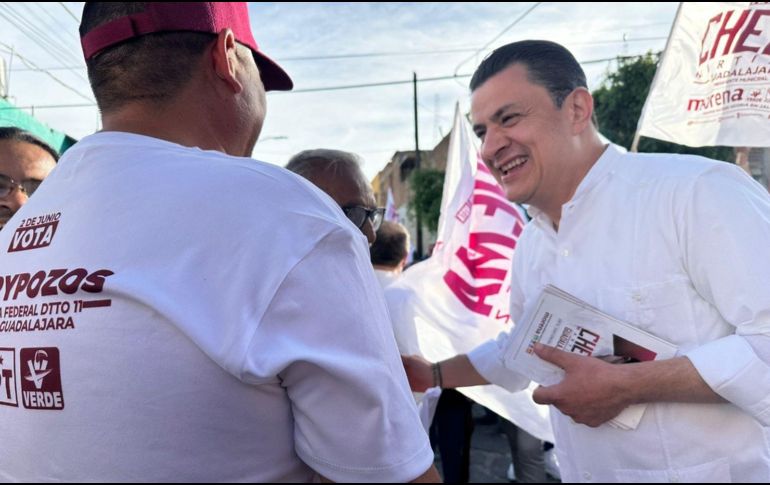 Martínez, acompañado por Itzul Barrera, candidata a Diputada en Guadalajara, se comprometió a escuchar y atender las necesidades de los residentes. CORTESÍA