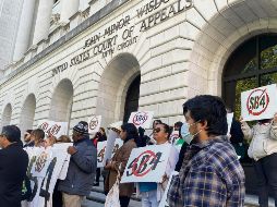Manifestantes a las afueras del tribunal señalan que este tipo de legislaciones no sólo generan tensiones internacionales, sino que también son “discriminatorias y violatorias” de los derechos humanos. AP