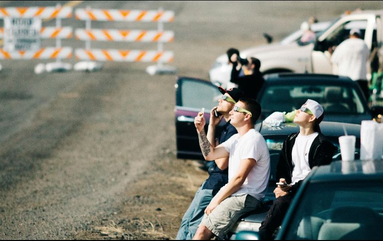 Para disfrutar el próximo eclipse, es importante utilizar el equipo adecuado. ESPECIAL/ Foto de A. Smith en Unsplash