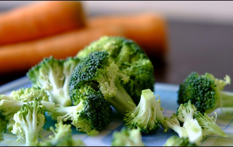  Para sumarlo al organismo se recomienda consumir brócoli, vegetales de hojas verdes, jugo de naranja y lácteos, entre otros alimentos. UNSPLASH / Reinaldo Kevin