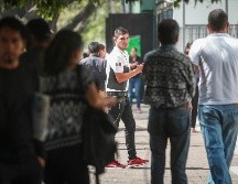 Todos los visitantes al consulado y sus pertenencias deben pasar por un control de seguridad antes de ingresar al edificio. EL INFORMADOR / ARCHIVO