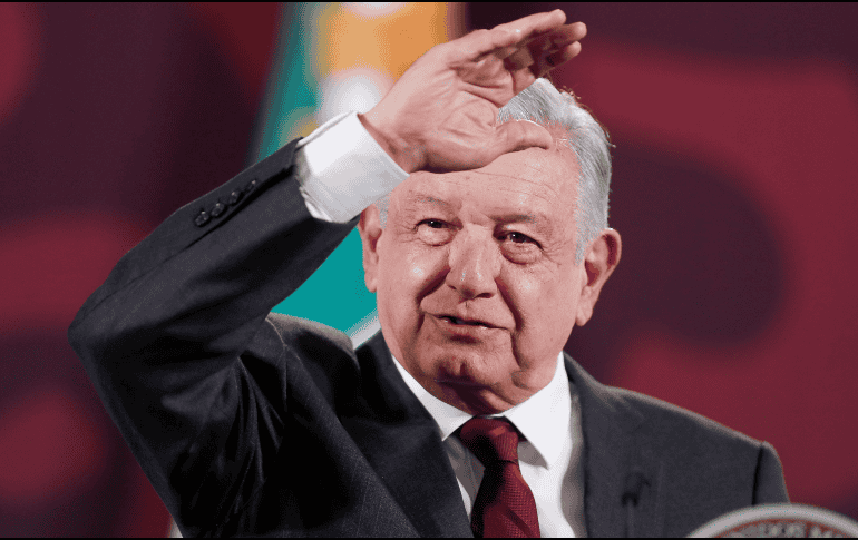 López Obrador destacó las acciones de algunos municipios para poder apreciar el eclipse solar, como la suspensión de clases o el cierre de malecones como en Mazatlán. EFE / I. Esquivel