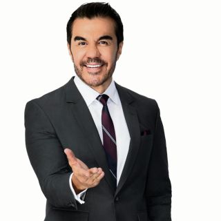 Adrián Uribe vive “De noche pero sin sueño”