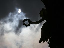 Isaías 13:9-16 es uno de los versículos de la Biblia que ha sido relacionado por varios usuarios, con lo que sucederá en algunas partes del mundo el próximo 8 de abril durante el eclipse. AP / ARCHIVO