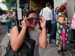 Las gafas para ver el sol con seguridad deben cumplir con los requisitos de la norma internacional ISO 12312-2. SUN/A. Angulo