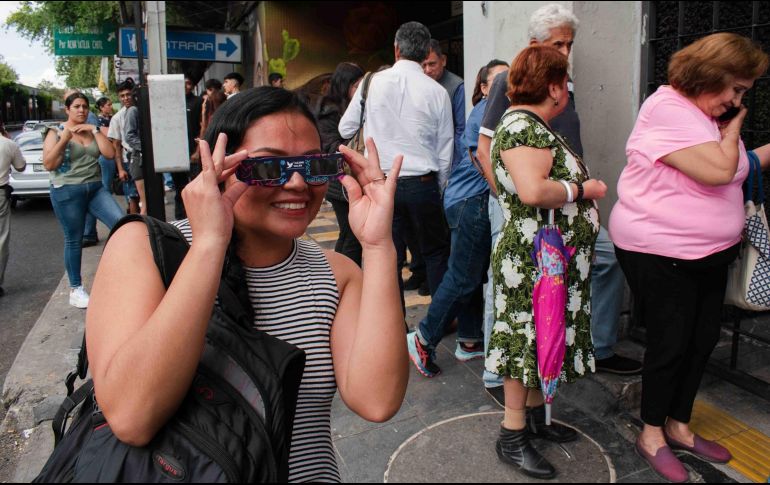 Las gafas para ver el sol con seguridad deben cumplir con los requisitos de la norma internacional ISO 12312-2. SUN/A. Angulo