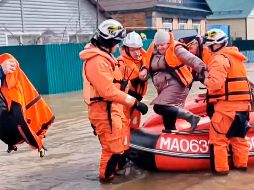 Las investigaciones continúan para conocer si el fallo de la represa se debió a un caso de negligencia, AP / Servicio de Prensa del Ministerio de Situaciones de Emergencia Rusia