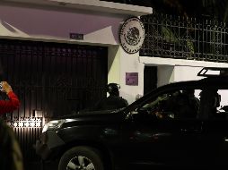 La policía ecuatoriana irrumpió en la embajada de México en Quito para sacar y detener al exvicepresidente Jorge Glas. EFE / J. Jácome
