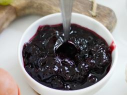 La mora es una fruta baja en azúcar y rica en nutrientes y antioxidantes que contribuyen a cuidar los sistemas inmunológico y circulatorio, mejorando así la salud cardiovascular. ESPECIAL / Foto de micheile henderson en Unsplash