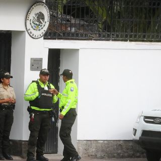 México cierra de forma indefinida su embajada en Ecuador