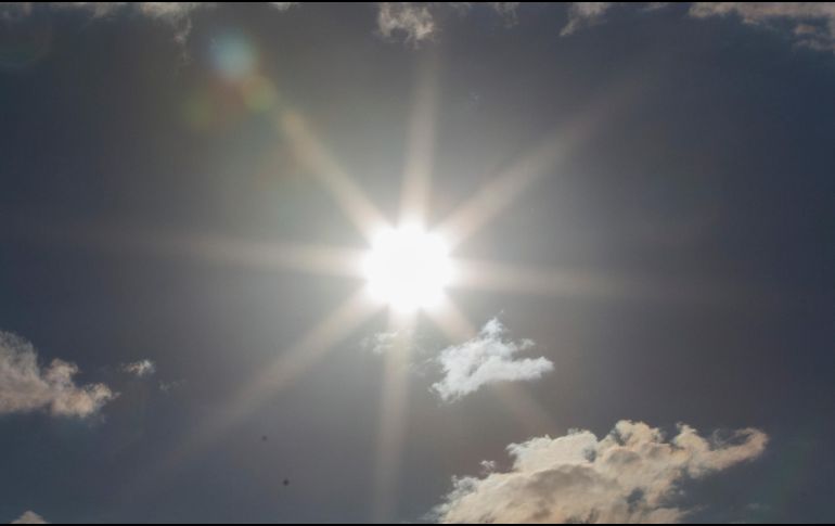 Y aunque el eclipse durará alrededor de más de dos horas, será a lo largo de entre 3.5 a 4 minutos que el cielo de la tarde se oscurezca por completo, como si la noche se apoderará del día sin miramientos. NTX / ARCHIVO