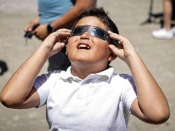 Los estudiantes pudieron disfrutar del Eclipse Solar además de realizar varias actividades relacionadas a este fenómeno. EL INFORMADOR / H. Figueroa