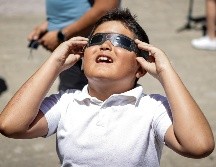 Los estudiantes pudieron disfrutar del Eclipse Solar además de realizar varias actividades relacionadas a este fenómeno. EL INFORMADOR / H. Figueroa