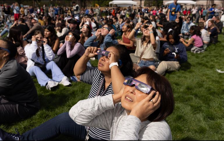 El Museo Nacional del Aire y del Espacio organizó un festival dedicado al eclipse en el National Mall. EFE/M. Reynolds