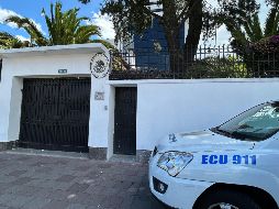 Un vehículo de la policía fue visto frente a la Embajada de México en Quito, Ecuador. México rompió sus relaciones diplomáticas con Ecuador, después de la irrupción de policías ecuatorianos a su sede para detener al exvicepresidente ecuatoriano, Jorge Glas. Xinhua/L. Siwei