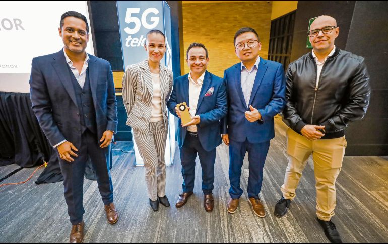(De izquierda a derecha) Julio Meneses, CMO Honor; Lizette Melo, Gerente comercial Regional Telcel; Rodolfo Neyra, Subdirector Regional Telcel; Jasper Liu, Director Regional Honor, y Francisco Acosta, Kam Regional Honor. EL INFORMADOR/ A. Navarro