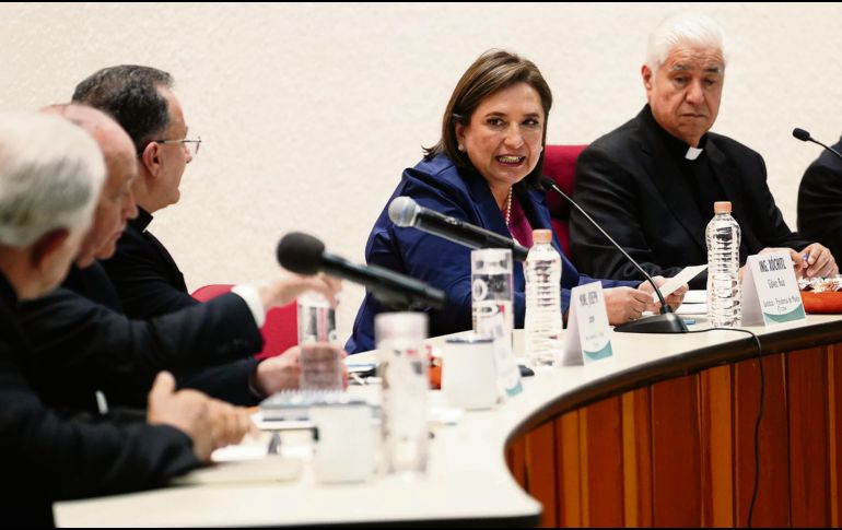 Xóchitl Gálvez se reunió con integrantes de la Conferencia del Episcopado Mexicano. EFE