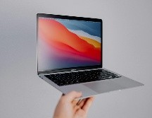 La versión en oferta tiene 8 GB de memoria RAM y 256 GB de almacenamiento en SSD. UNSPLASH/Isaac. Martin