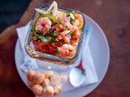 Si visitas esta costa tapatía, te recomendamos probar su gran variedad de cócteles y ceviches. Unsplash