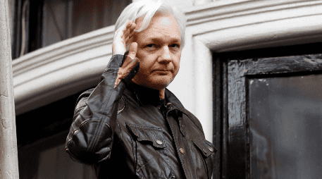 Para los partidarios de Julian Assange, él expuso irregularidades en el ejército estadounidense y su batalla legal representa una lucha por la libertad de prensa. AP / ARCHIVO