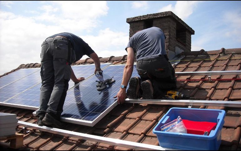 La instalación de paneles solares en tu casa o negocio es una gran opción. ESPECIAL/Foto de M. Godfrida en Pixabay