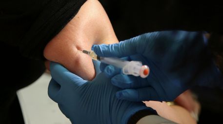 Se requiere una tasa de vacunación muy alta para prevenir la propagación del sarampión. AP
