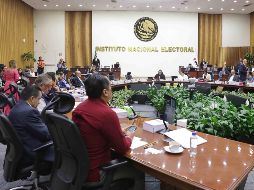 El consejero Jaime Rivera señaló que la campaña de difusión contra delitos electorales ya está en marcha, pero que el INE no puede asumir la posición de un partido político respecto a este tema. SUN/ F. Rojas.