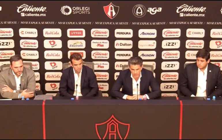 En la conferencia ante los medios estuvieron presentes el dueño de Atlas, Alejandro Irarragorri y el ahora expresidente Pepe Riestra. ESPECIAL 
