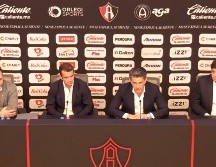 En la conferencia ante los medios estuvieron presentes el dueño de Atlas, Alejandro Irarragorri y el ahora expresidente Pepe Riestra. ESPECIAL 