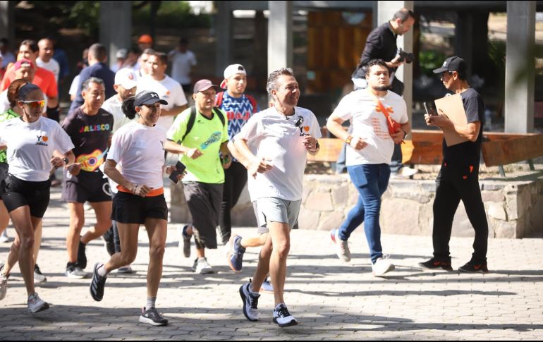 El  candidato atendió una invitación de clubes de corredores y corredoras del Área Metropolitana de Guadalajara. ESPECIAL/Pablo Lemus