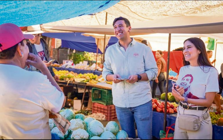El político de Futuro continúa con sus visitas a colonias para recabar quejas y propuestas. ESPECIAL