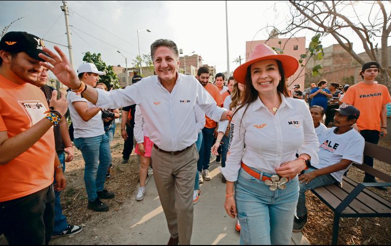 El candidato recorrió la colonia Jardínes del Vergel donde enfatizó su proyecto de educación. ESPECIAL