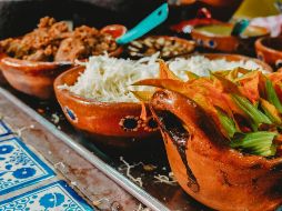 Malas noticias, si padeces colitis deberás evitar consumir garnachas, quesadillas fritas o tacos. UNSPLASH / Roberto Carlos Román Don