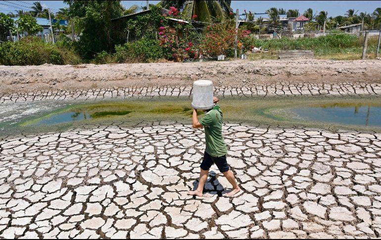 La falta de acceso al agua potable deteriora la calidad de vida de las personas. AFP