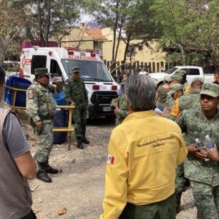 Militares refuerzan combate al incendio en La Primavera