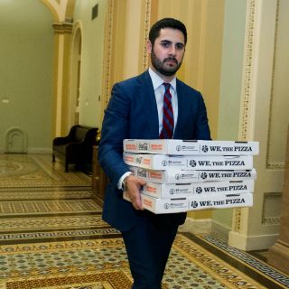 Por qué el incremento en la venta de pizzas podría anunciar una inminente guerra