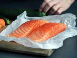 Existen suplementos con los que se puede aportar vitamina B a nuestro cuerpo, pero la mejor manera de hacerlo es a través de la alimentación. ESPECIAL / Foto de Caroline Attwood en Unsplash