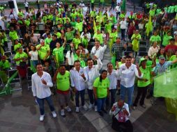 Lomelí sugirió una mayor vigilancia por parte de las autoridades para evitar invasiones en el lago, afirmando que estas necesitan tener más poder para aplicar la ley en este sentido. CORTESÍA