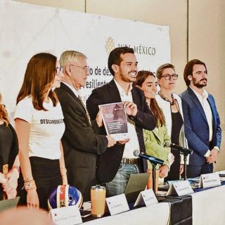 Se le “cae la campaña a pedazos”