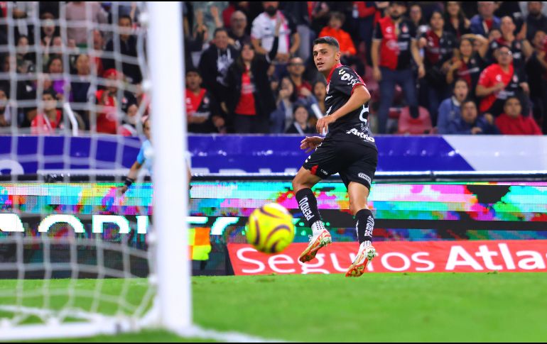 Pese a los pobres números, el mediocampista manifiesta su deseo de seguir con los rojinegros para el siguiente torneo. IMAGO7