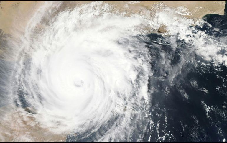A escasos meses del inicio de la temporada de lluvias, se pronostican huracanes. ESPECIAL/Foto de NASA en Unsplash